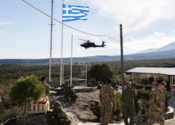 Qindra helikopterë e mjete ushtarake vendosen pranë kufirit turk prej ushtrisë amerikane dhe asaj greke