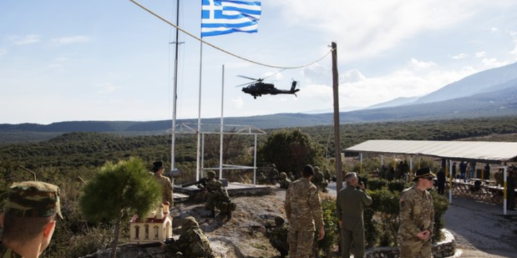 Qindra helikopterë e mjete ushtarake vendosen pranë kufirit turk prej ushtrisë amerikane dhe asaj greke
