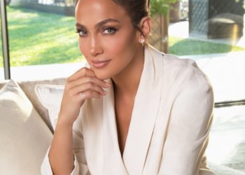 Jlo zbulon përbërësin sekret për të patur një lëkurë të pastër