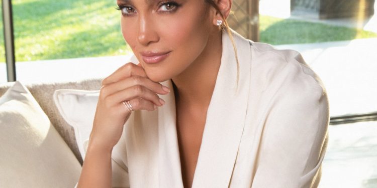 Jlo zbulon përbërësin sekret për të patur një lëkurë të pastër