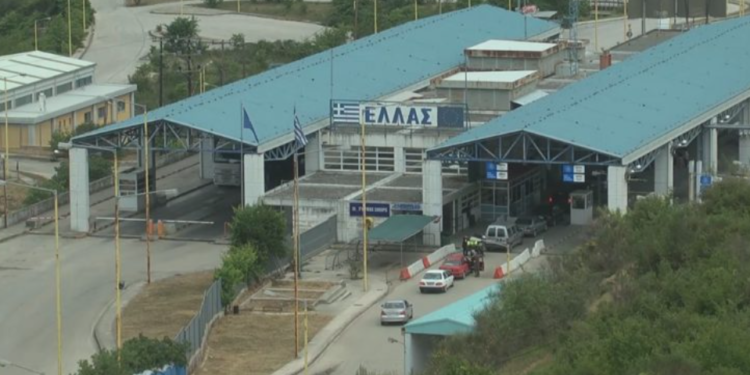 Greqia kërkon karantinë për Janinën: Shqiptarët hyjnë nga Kakavija me teste false, aty nuk funksionon shëndetësia