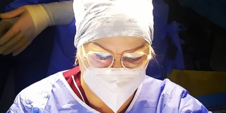 Apeli i mjekes Lida Shosha, e infektuar familjarisht me Covid: Mos lejoni t’ju vrasin, njerëz si Ermal Mamaqi që sot duhet të ishin pas hekurave të burgut. Të ndëshkohen këta maskarenj