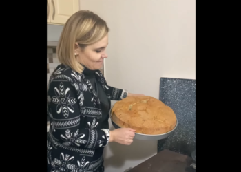 Monika Kryemadhi flet për bukë e kripë: Vërtetë varfëria ka prekur xhepat e qytetarëve por zemrat e tyre janë plot me dashuri dhe mirësi (VIDEO)