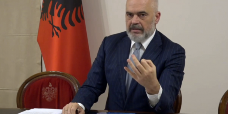 “Trashe zërin dhe ik, se Shqipëria nuk është private”, Rama debat në “FB”: Mos o Zot, të vijë PD