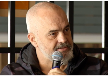 ‘Çmendet’ Rama, anëtarëson në PS edhe 35 italianë që jetojnë në Vlorë (VIDEO)