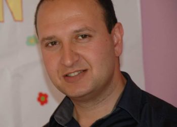 Covid i merr jetën pedagogut në Gjirokastër