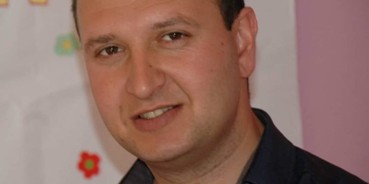 Covid i merr jetën pedagogut në Gjirokastër