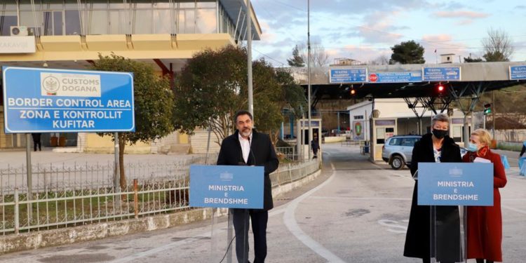 Çuçi në Kakavijë me Komisioneren e BE: Shqipëria ka bërë arritje në fushën e sigurisë, Policia dhe FRONTEX po luftojnë krimin ndërkufitar (VIDEO)