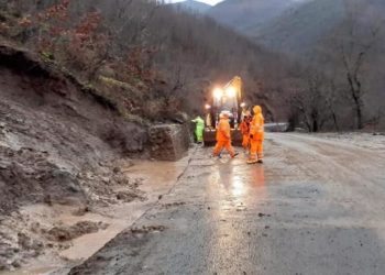 Shira të dendur dhe rrëshqitje dherash, ARRSH: Si paraqitet situata në rrugë, ja ku duhet pasur kujdes