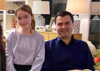 E bija i blen libër Lulzim Bashës, autorin e tregon bashkëshortja