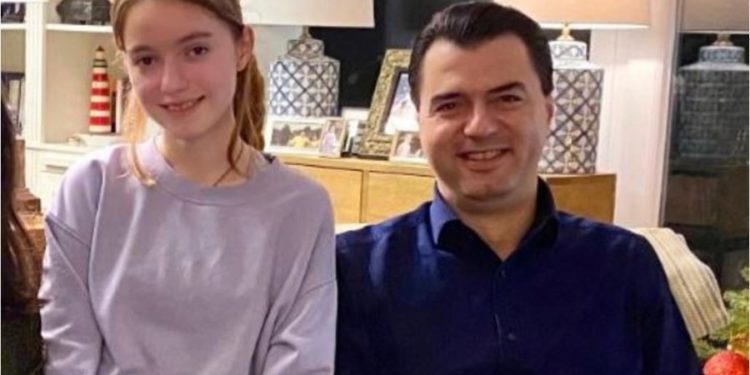 E bija i blen libër Lulzim Bashës, autorin e tregon bashkëshortja