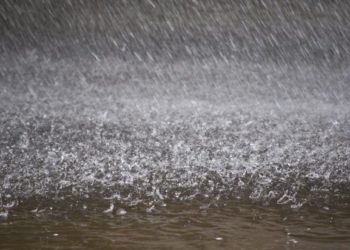 Stuhia pushton Gjirokastrën, qytetarët mbyllen në shtëpi (VIDEO)