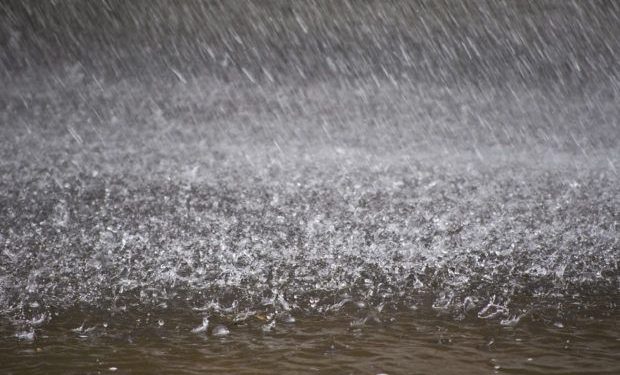 Stuhia pushton Gjirokastrën, qytetarët mbyllen në shtëpi (VIDEO)