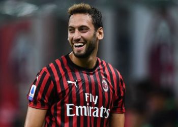 Calhanoglu kthehet në stërvitje me Milanin