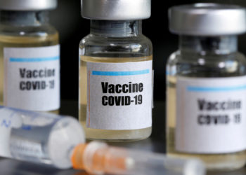 Profesori i sëmundjeve infektive: Me COVID-in do të duhet të përballemi për disa vite