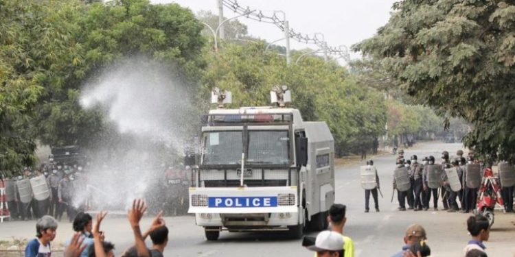 Qëllohen për vdekje dy protestues në Mianmar