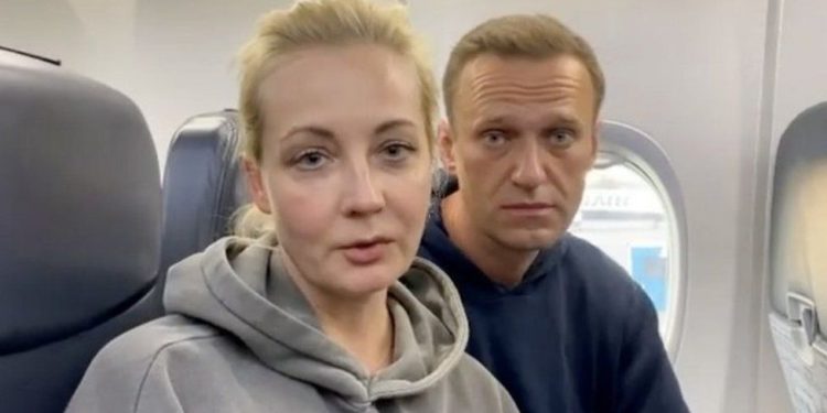 Gruaja e Navalny-t shkon sërish në Gjermani pas arrestimit të kritikut më të madh të pushtetit në Rusi