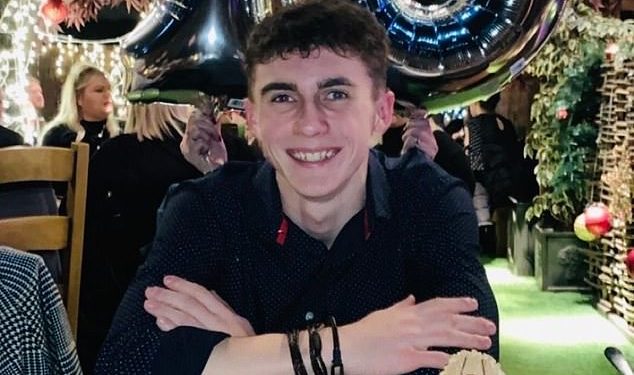 Zgjohet pas një viti në koma. Nuk ka dijeni për pandeminë, pavarësisht se u infektua dy herë me Covid-19