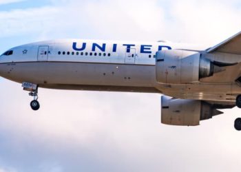 SHBA/ Avionit me 231 pasagjerë i shpërthen motori gjatë fluturimit (VIDEO)