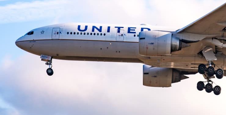 SHBA/ Avionit me 231 pasagjerë i shpërthen motori gjatë fluturimit (VIDEO)