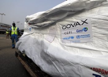 I njëjti program si Shqipëria, shteti i parë në botë merr vaksinat përmes Covax