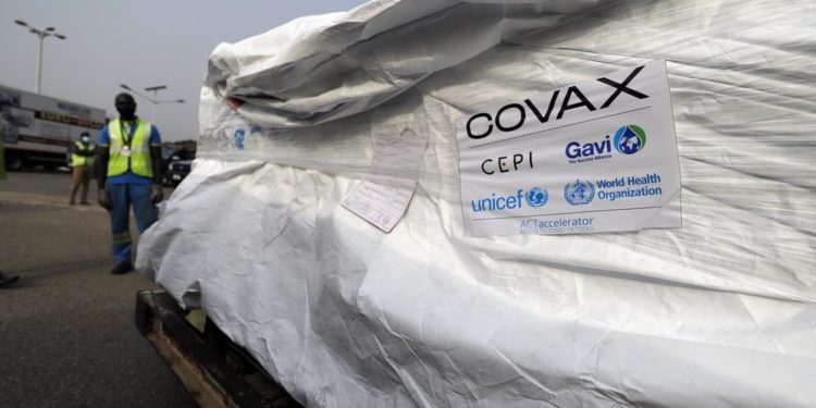 I njëjti program si Shqipëria, shteti i parë në botë merr vaksinat përmes Covax