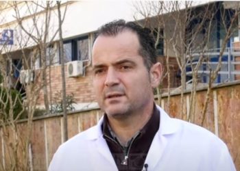 Bebja shpëtoi, por nëna jo/ Gjinekologu rrëfen çastet e fundit të nënës që humbi jetën nga COVID-19: Kërkoi të shikonte foshnjën (VIDEO)