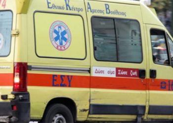 E rëndë në Greqi/ Pasi rezultoi me COVID-19, burri tenton të mbytet në det