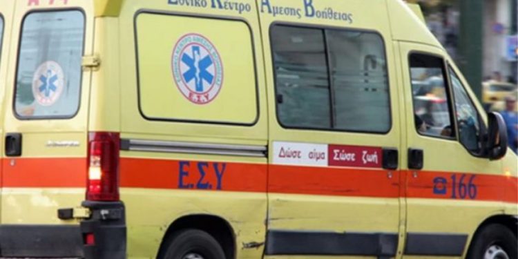 E rëndë në Greqi/ Pasi rezultoi me COVID-19, burri tenton të mbytet në det