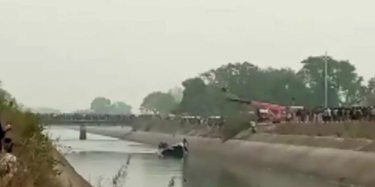 Indi/ Bie në kanal autobusi me pasagjerë, ndërrojnë jetë 37 persona