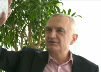 Meta: Me pasaporta, me karta, me shpata, shqiptarët do shkojnë të votojnë më 25 prill. Kushdo që do t’i demoralizojë, të lidhë kokën me peshqir