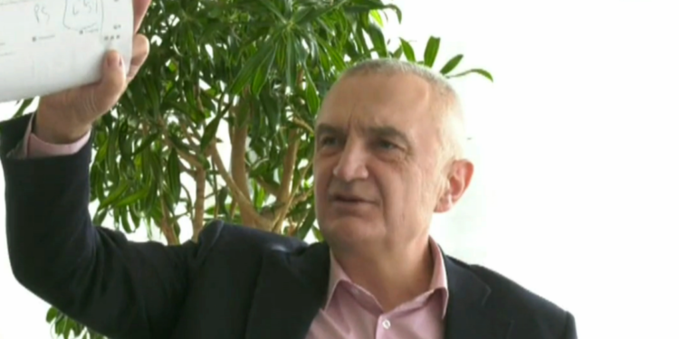 Meta: Me pasaporta, me karta, me shpata, shqiptarët do shkojnë të votojnë më 25 prill. Kushdo që do t’i demoralizojë, të lidhë kokën me peshqir