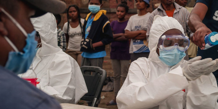 COVID-19 ndryshon rregullat e lojës në shpërndarjen e ndihmave