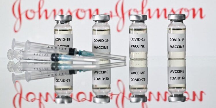 72.8 milionë doza vaksine të bëra në SHBA, pritet përshpejtimi i ritmeve pas përdorimit të vaksinës së re