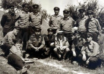Raporti sekret për Enver Hoxhën në vitin 1982: Llambi Peçini ngrinte rolin e Mehmet Shehut dhe fuste në zyrë femra të dyshimta