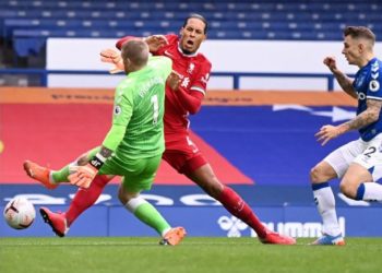 “Jo e mundur të kthehet”, Klopp shuan shpresat për kthimin e Van Dijk