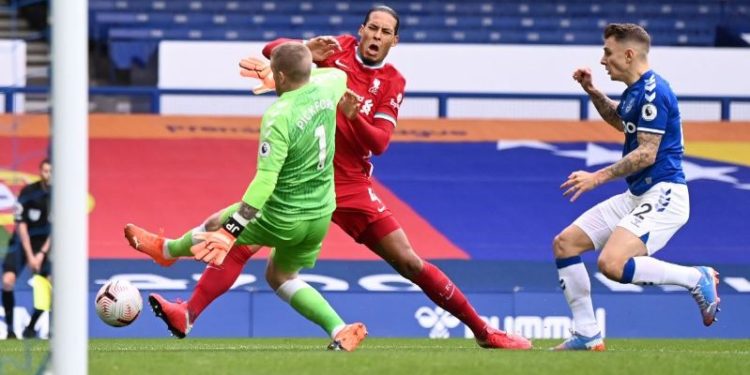 “Jo e mundur të kthehet”, Klopp shuan shpresat për kthimin e Van Dijk