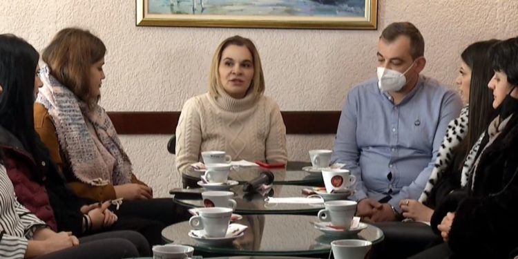 “S’ka stuhi e borë që na ndal”/ Kryemadhi: Në 25 prill goditjen më të madhe Rama do ta marrë nga socialistët