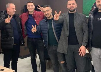 Skandali/ Andi Lila kthen zyrat e Sindikatës në seli të PD-së (Foto)