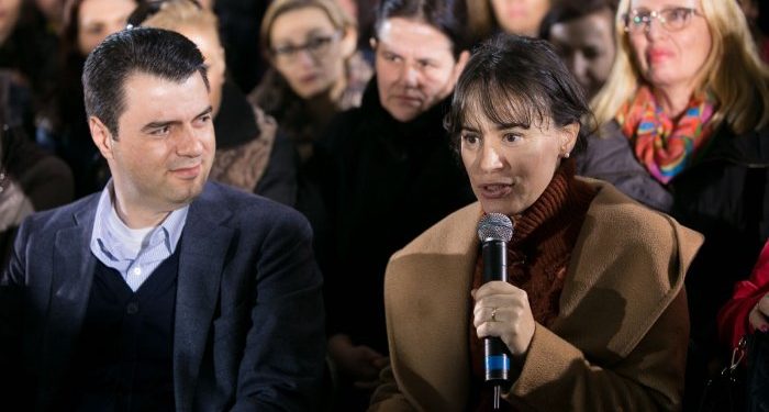 “Je gruaja e atij që s’ka fituar asnjë betejë”, gruaja e Bashës i përgjigjet qytetarit: Ai ka fituar beteja të paimagjinueshme si askush tjetër në PD. Mundi Ben Ahmetajn, a do më?