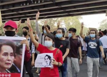 Mijëra vetë në ditën e dytë të protestës kundër grushtit të shtetit në Mjanmar