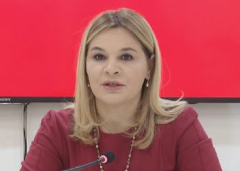 ‘Presidenti del natën pa protokoll’! Kryemadhi i përgjigjet Ramës: Kur s’shqetësohem unë që jam gruaja se ku shkon Meta, ç’i duhet atij