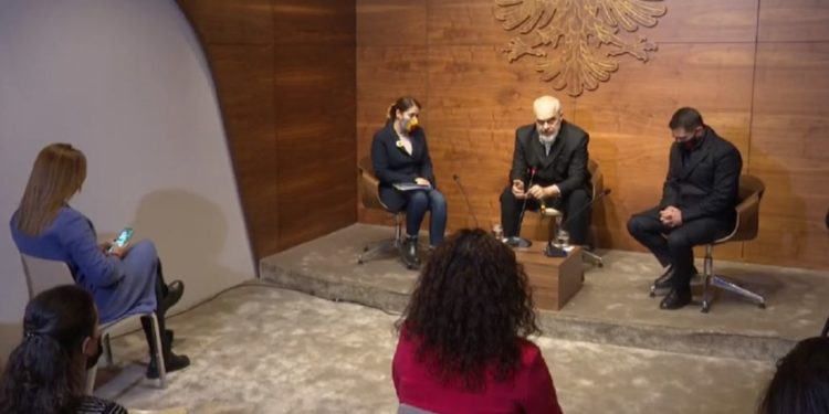 Vijnë në Shqipëri 1170 dozat e para nga kompania Pfizer