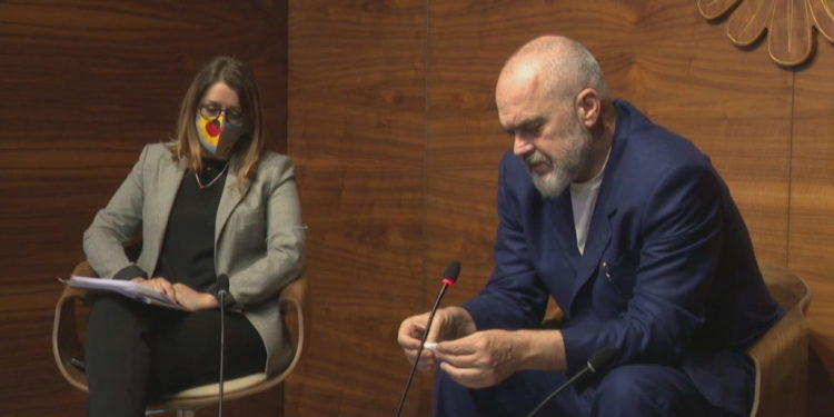 Ironia e Ramës: Këtu ka pasur propozime që të hidhej kripë përpara se të binte bora