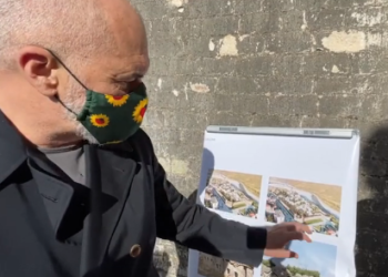 Tepelenë/Rama inspekton punimet në kalanë e Ali Pashës: Ja urdhëro, karburant në hyrje të kalasë. A bëhet karburant brenda në kala?! (VIDEO)
