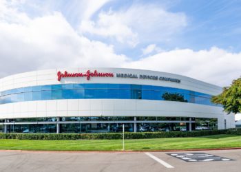 ShBA aprovon zyrtarisht një dozë të vaksinës J&J, Biden: Lufta nuk ka mbaruar