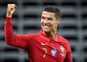 Cristiano Ronaldo është personi i parë në botë që arrin 500 milion ndjekës në Instagram, Facebook dhe Twitter!