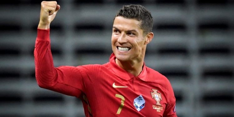 Cristiano Ronaldo është personi i parë në botë që arrin 500 milion ndjekës në Instagram, Facebook dhe Twitter!