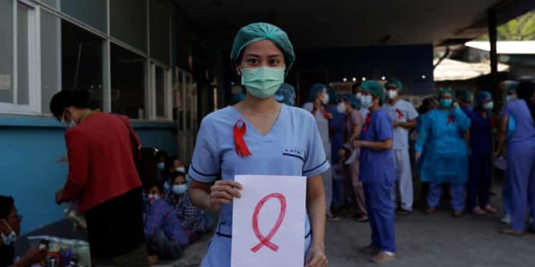 Punonjësit mjekësor në Mianmar ndalojnë punën për t’iu bashkuar fushatës së mosbindjes civile