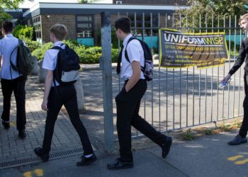 Lehtësimi i izolimit në Britani, shkollat rihapen më 8 mars